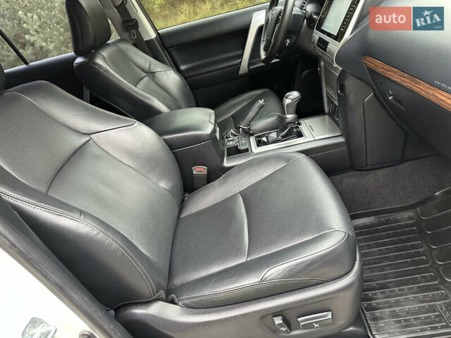 Белый Тойота Ленд Крузер Прадо, объемом двигателя 3.96 л и пробегом 131 тыс. км за 39900 $, фото 45 на Automoto.ua