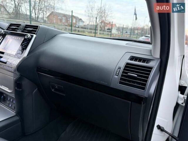 Белый Тойота Ленд Крузер Прадо, объемом двигателя 4 л и пробегом 79 тыс. км за 38700 $, фото 53 на Automoto.ua