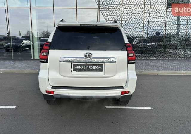 Білий Тойота Ленд Крузер Прадо, об'ємом двигуна 4 л та пробігом 90 тис. км за 39604 $, фото 3 на Automoto.ua