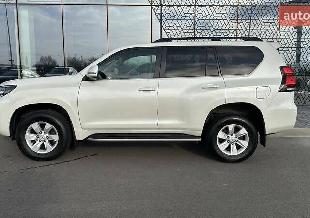 Білий Тойота Ленд Крузер Прадо, об'ємом двигуна 4 л та пробігом 90 тис. км за 39604 $, фото 2 на Automoto.ua