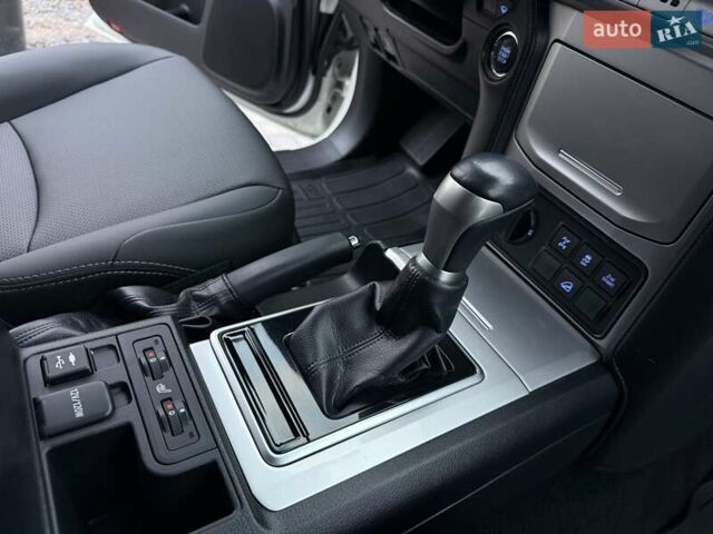 Белый Тойота Ленд Крузер Прадо, объемом двигателя 4 л и пробегом 79 тыс. км за 38700 $, фото 52 на Automoto.ua