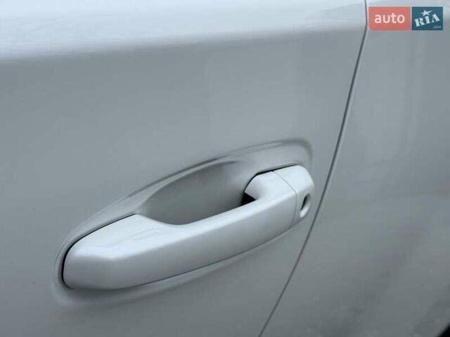 Белый Тойота Ленд Крузер Прадо, объемом двигателя 4 л и пробегом 79 тыс. км за 38700 $, фото 69 на Automoto.ua