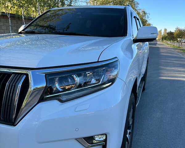 Белый Тойота Ленд Крузер Прадо, объемом двигателя 3.96 л и пробегом 101 тыс. км за 39000 $, фото 2 на Automoto.ua