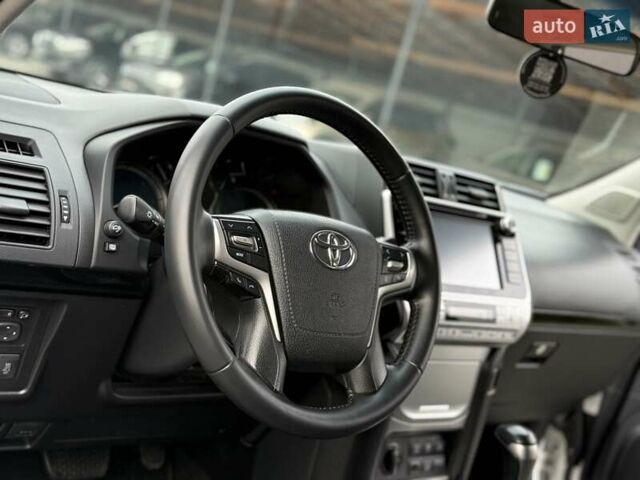 Белый Тойота Ленд Крузер Прадо, объемом двигателя 2.76 л и пробегом 141 тыс. км за 38500 $, фото 36 на Automoto.ua