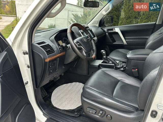 Белый Тойота Ленд Крузер Прадо, объемом двигателя 3.96 л и пробегом 131 тыс. км за 39900 $, фото 24 на Automoto.ua