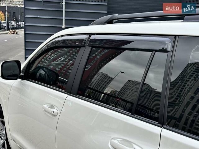 Белый Тойота Ленд Крузер Прадо, объемом двигателя 4 л и пробегом 119 тыс. км за 35450 $, фото 18 на Automoto.ua