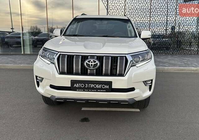 Білий Тойота Ленд Крузер Прадо, об'ємом двигуна 4 л та пробігом 90 тис. км за 39604 $, фото 4 на Automoto.ua