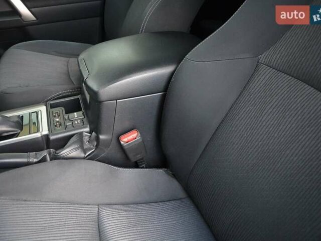 Белый Тойота Ленд Крузер Прадо, объемом двигателя 4 л и пробегом 140 тыс. км за 36500 $, фото 7 на Automoto.ua