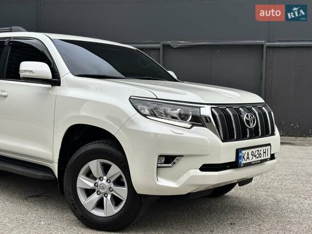 Белый Тойота Ленд Крузер Прадо, объемом двигателя 4 л и пробегом 119 тыс. км за 35450 $, фото 21 на Automoto.ua