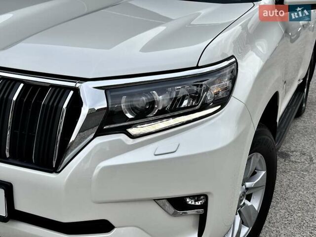 Белый Тойота Ленд Крузер Прадо, объемом двигателя 4 л и пробегом 119 тыс. км за 35450 $, фото 9 на Automoto.ua