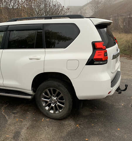 Белый Тойота Ленд Крузер Прадо, объемом двигателя 3.96 л и пробегом 71 тыс. км за 49999 $, фото 8 на Automoto.ua