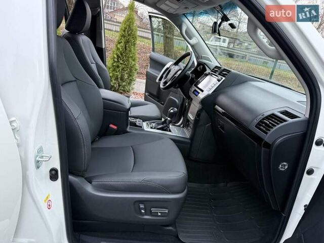 Белый Тойота Ленд Крузер Прадо, объемом двигателя 4 л и пробегом 79 тыс. км за 38700 $, фото 37 на Automoto.ua