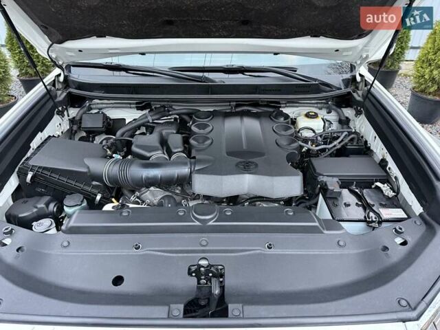 Белый Тойота Ленд Крузер Прадо, объемом двигателя 4 л и пробегом 79 тыс. км за 38700 $, фото 67 на Automoto.ua