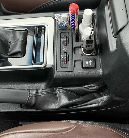 Белый Тойота Ленд Крузер Прадо, объемом двигателя 3.96 л и пробегом 71 тыс. км за 49999 $, фото 16 на Automoto.ua