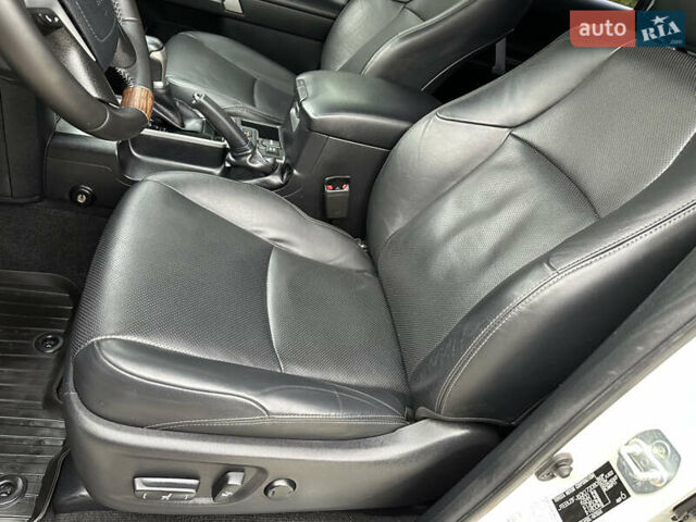 Белый Тойота Ленд Крузер Прадо, объемом двигателя 3.96 л и пробегом 131 тыс. км за 39900 $, фото 32 на Automoto.ua