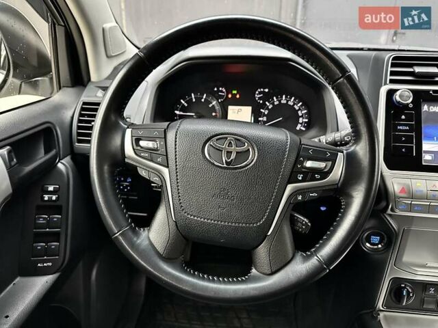 Белый Тойота Ленд Крузер Прадо, объемом двигателя 4 л и пробегом 119 тыс. км за 35450 $, фото 55 на Automoto.ua