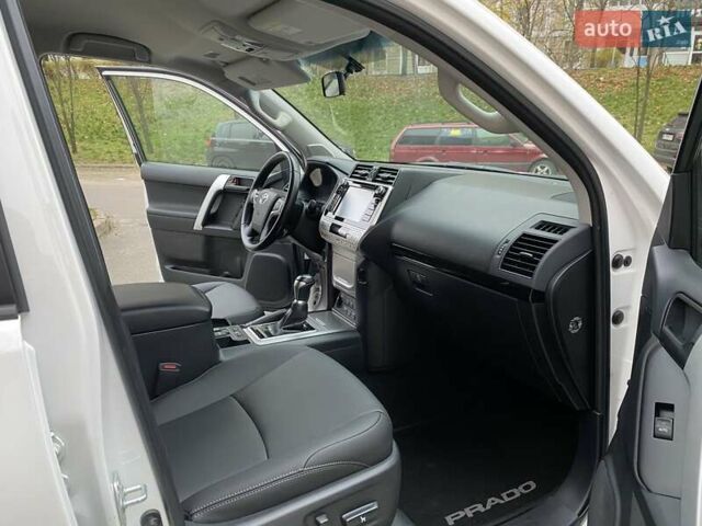 Белый Тойота Ленд Крузер Прадо, объемом двигателя 4 л и пробегом 69 тыс. км за 39900 $, фото 11 на Automoto.ua