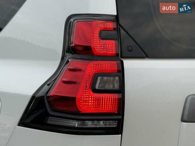 Белый Тойота Ленд Крузер Прадо, объемом двигателя 4 л и пробегом 79 тыс. км за 38700 $, фото 30 на Automoto.ua