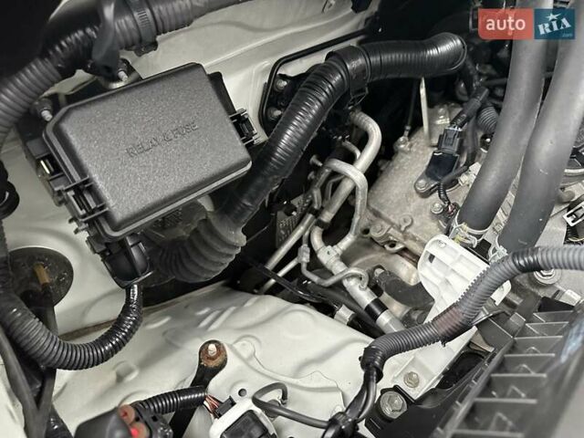 Белый Тойота Ленд Крузер Прадо, объемом двигателя 4 л и пробегом 119 тыс. км за 35450 $, фото 94 на Automoto.ua