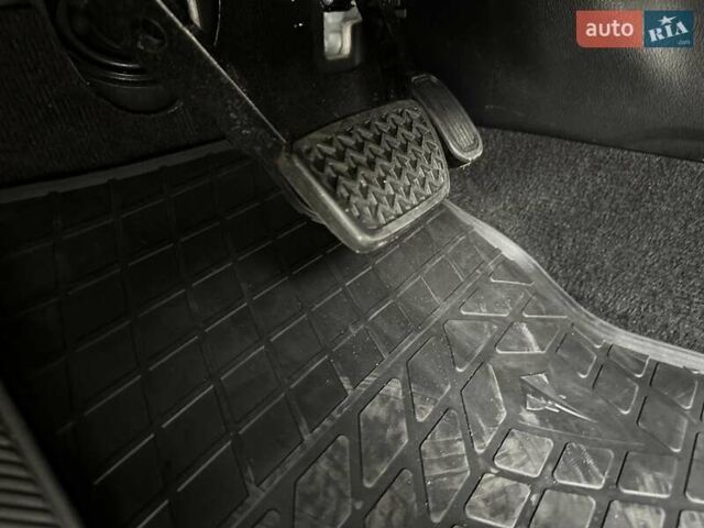 Белый Тойота Ленд Крузер Прадо, объемом двигателя 4 л и пробегом 119 тыс. км за 35450 $, фото 99 на Automoto.ua