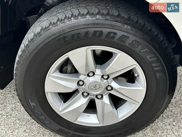 Белый Тойота Ленд Крузер Прадо, объемом двигателя 4 л и пробегом 119 тыс. км за 35450 $, фото 23 на Automoto.ua