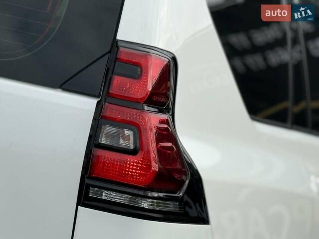 Белый Тойота Ленд Крузер Прадо, объемом двигателя 2.76 л и пробегом 141 тыс. км за 38500 $, фото 25 на Automoto.ua