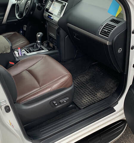 Белый Тойота Ленд Крузер Прадо, объемом двигателя 3.96 л и пробегом 71 тыс. км за 49999 $, фото 22 на Automoto.ua