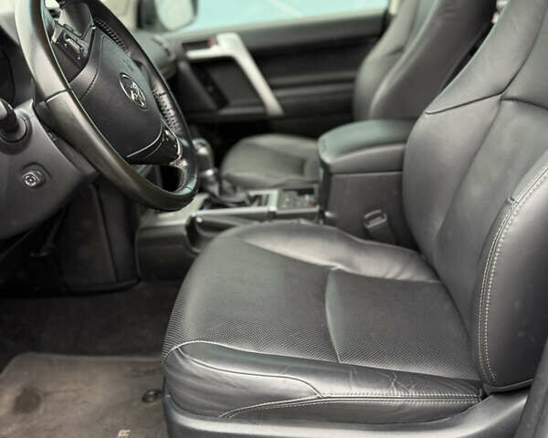 Белый Тойота Ленд Крузер Прадо, объемом двигателя 4 л и пробегом 64 тыс. км за 42900 $, фото 11 на Automoto.ua