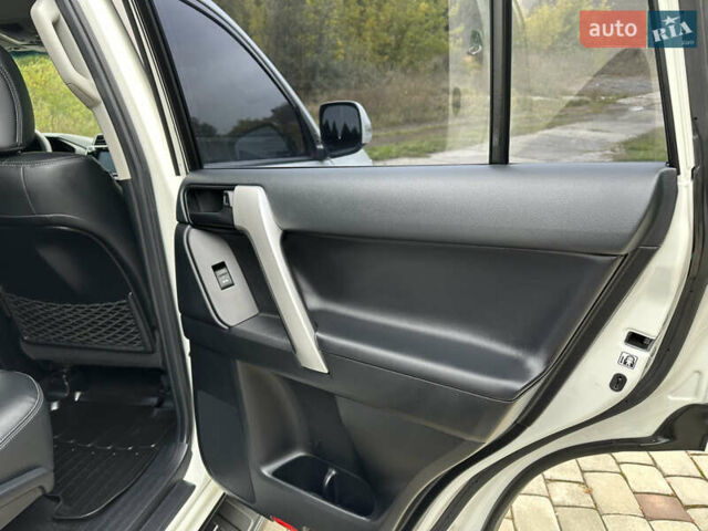 Белый Тойота Ленд Крузер Прадо, объемом двигателя 3.96 л и пробегом 131 тыс. км за 39900 $, фото 44 на Automoto.ua