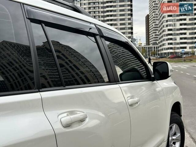 Белый Тойота Ленд Крузер Прадо, объемом двигателя 4 л и пробегом 119 тыс. км за 35450 $, фото 38 на Automoto.ua