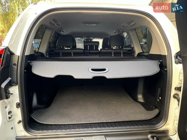 Белый Тойота Ленд Крузер Прадо, объемом двигателя 3.96 л и пробегом 103 тыс. км за 39500 $, фото 41 на Automoto.ua