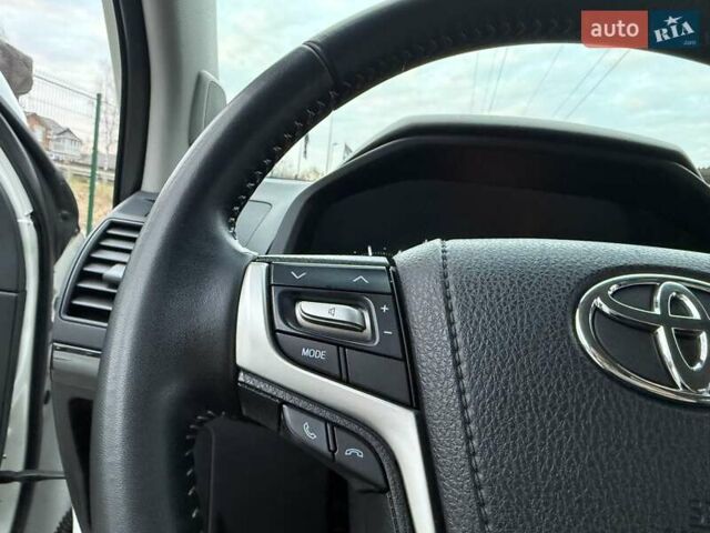 Белый Тойота Ленд Крузер Прадо, объемом двигателя 4 л и пробегом 79 тыс. км за 38700 $, фото 57 на Automoto.ua