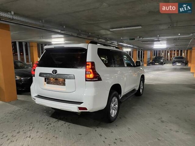 Белый Тойота Ленд Крузер Прадо, объемом двигателя 4 л и пробегом 69 тыс. км за 39900 $, фото 2 на Automoto.ua