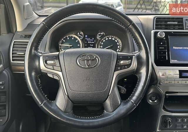 Білий Тойота Ленд Крузер Прадо, об'ємом двигуна 4 л та пробігом 90 тис. км за 39604 $, фото 8 на Automoto.ua