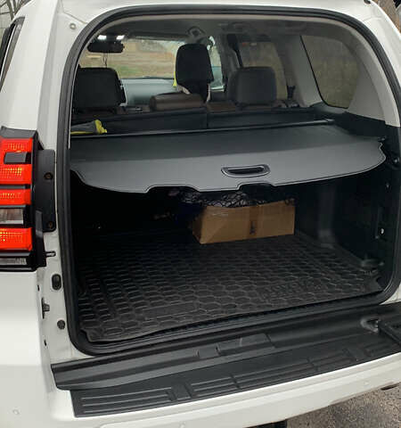 Белый Тойота Ленд Крузер Прадо, объемом двигателя 3.96 л и пробегом 71 тыс. км за 49999 $, фото 18 на Automoto.ua