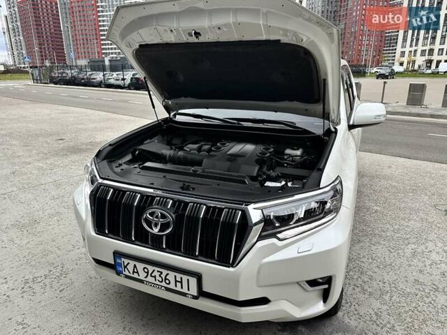 Белый Тойота Ленд Крузер Прадо, объемом двигателя 4 л и пробегом 119 тыс. км за 35450 $, фото 89 на Automoto.ua