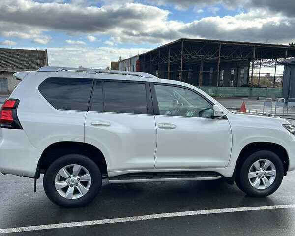 Белый Тойота Ленд Крузер Прадо, объемом двигателя 3.96 л и пробегом 165 тыс. км за 39200 $, фото 7 на Automoto.ua