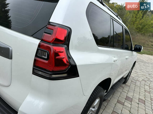 Белый Тойота Ленд Крузер Прадо, объемом двигателя 3.96 л и пробегом 131 тыс. км за 39900 $, фото 19 на Automoto.ua