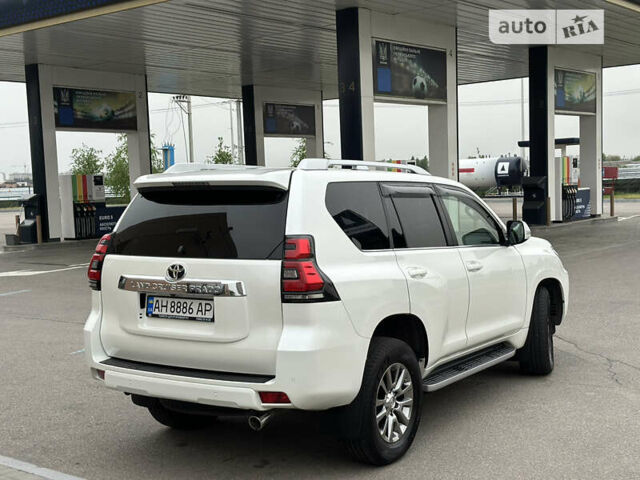 Белый Тойота Ленд Крузер Прадо, объемом двигателя 2.76 л и пробегом 127 тыс. км за 40999 $, фото 3 на Automoto.ua