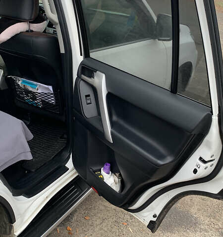 Белый Тойота Ленд Крузер Прадо, объемом двигателя 3.96 л и пробегом 71 тыс. км за 49999 $, фото 20 на Automoto.ua