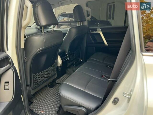 Белый Тойота Ленд Крузер Прадо, объемом двигателя 3.96 л и пробегом 103 тыс. км за 39500 $, фото 34 на Automoto.ua