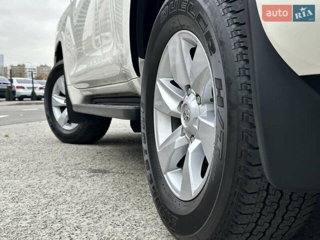 Белый Тойота Ленд Крузер Прадо, объемом двигателя 4 л и пробегом 119 тыс. км за 35450 $, фото 19 на Automoto.ua