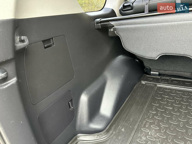 Белый Тойота Ленд Крузер Прадо, объемом двигателя 3.96 л и пробегом 131 тыс. км за 39900 $, фото 40 на Automoto.ua