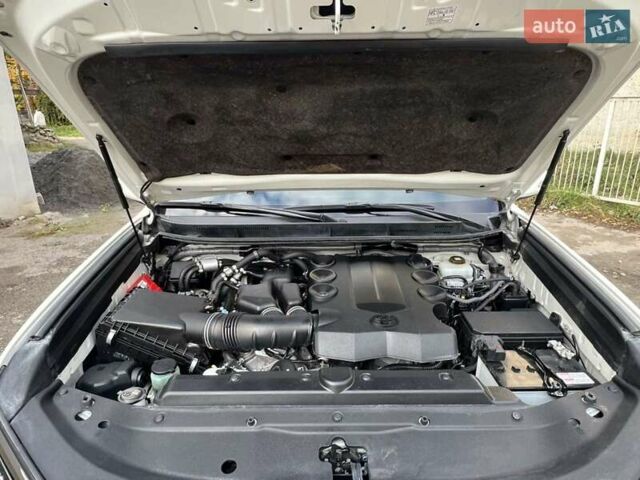 Белый Тойота Ленд Крузер Прадо, объемом двигателя 3.96 л и пробегом 103 тыс. км за 39500 $, фото 18 на Automoto.ua