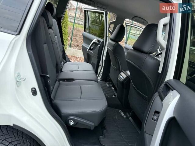 Белый Тойота Ленд Крузер Прадо, объемом двигателя 4 л и пробегом 79 тыс. км за 38700 $, фото 44 на Automoto.ua