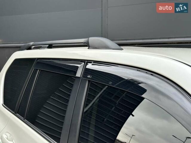 Белый Тойота Ленд Крузер Прадо, объемом двигателя 4 л и пробегом 119 тыс. км за 35450 $, фото 25 на Automoto.ua