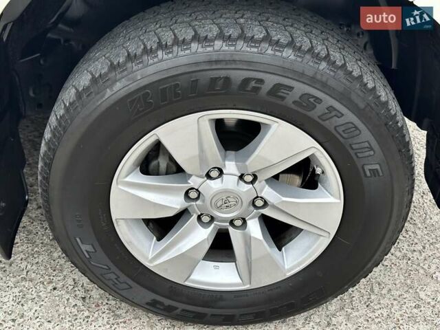 Белый Тойота Ленд Крузер Прадо, объемом двигателя 4 л и пробегом 119 тыс. км за 35450 $, фото 32 на Automoto.ua