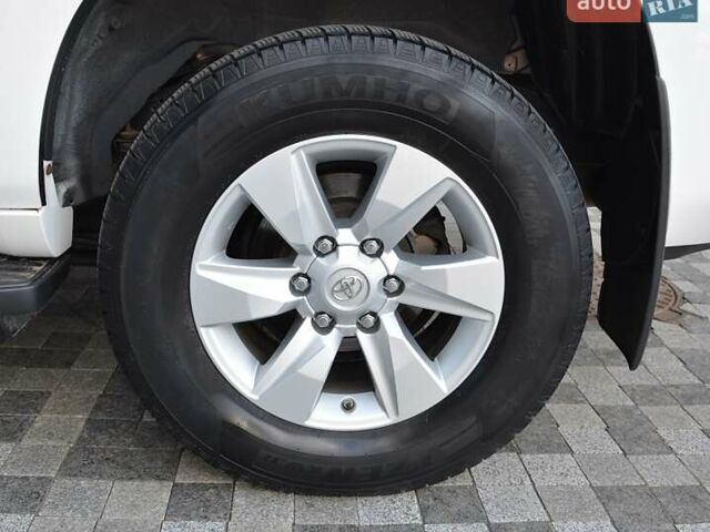 Белый Тойота Ленд Крузер Прадо, объемом двигателя 4 л и пробегом 140 тыс. км за 36500 $, фото 9 на Automoto.ua