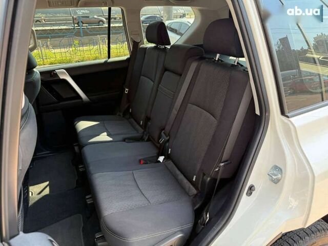 Белый Тойота Ленд Крузер Прадо, объемом двигателя 4 л и пробегом 119 тыс. км за 34950 $, фото 14 на Automoto.ua