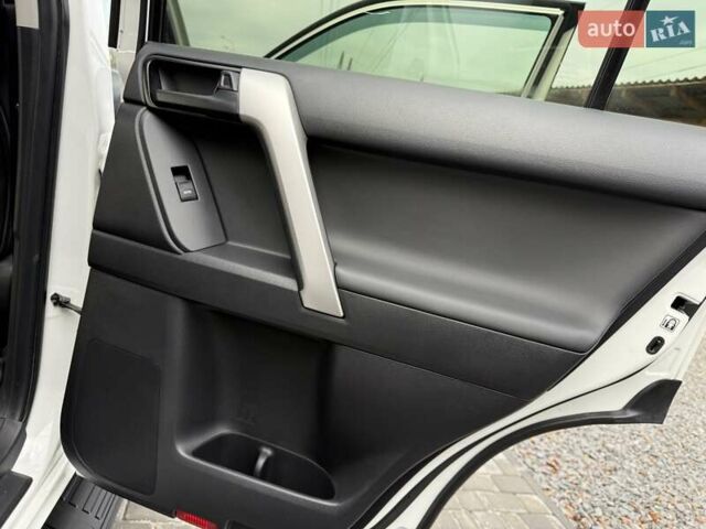 Белый Тойота Ленд Крузер Прадо, объемом двигателя 2.76 л и пробегом 141 тыс. км за 38500 $, фото 56 на Automoto.ua